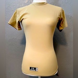 NWT unisex tan Under Armor shirt.